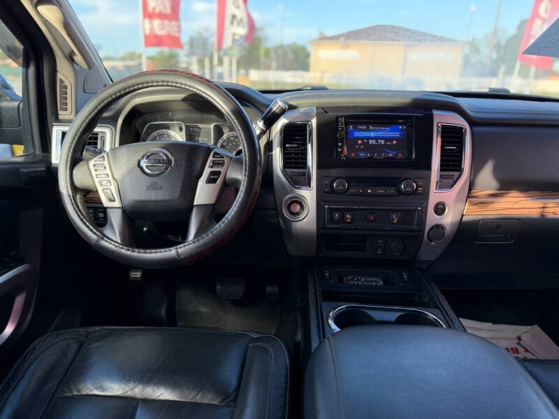 2017 Nissan Titan SL