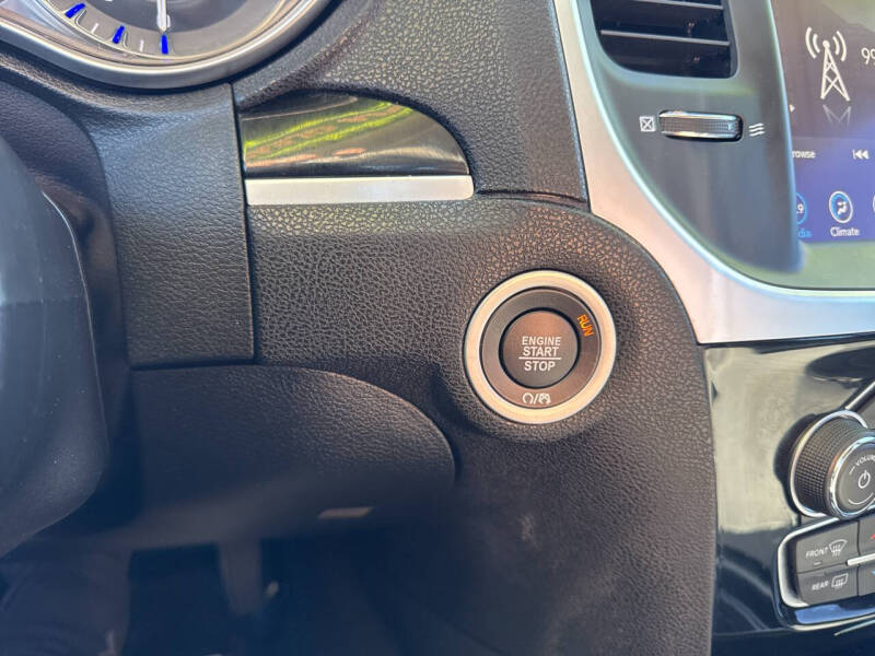 2023 Chrysler 300 Touring