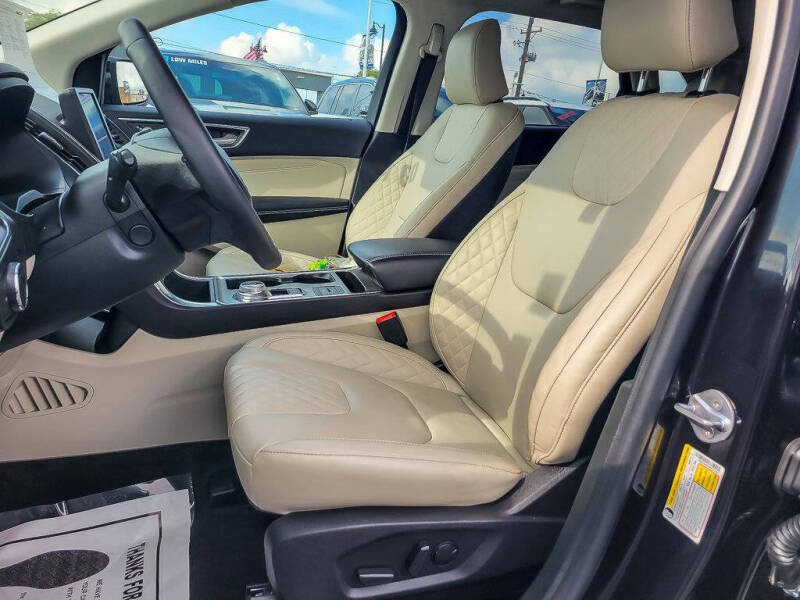 2024 Ford Edge Titanium