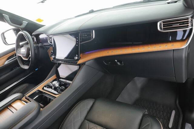 2024 Jeep Grand Wagoneer L Series III