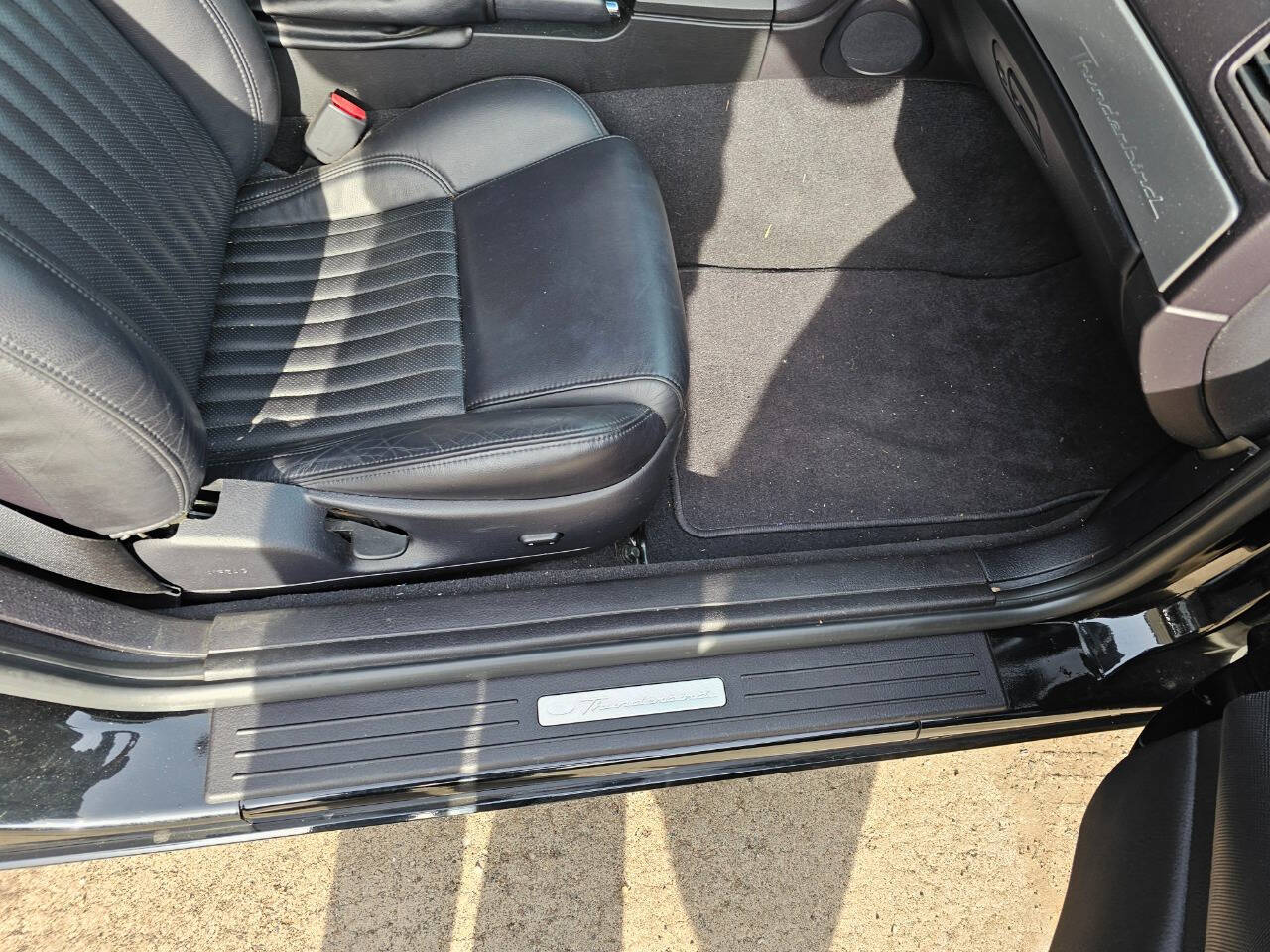 2005 Ford Thunderbird 128