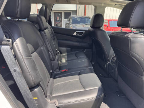 2017 Nissan Pathfinder Platinum