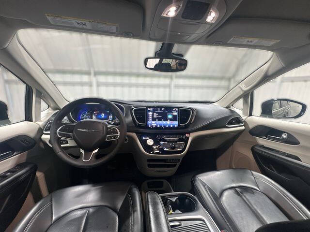 2024 Chrysler Pacifica Plug-In Hybrid Select