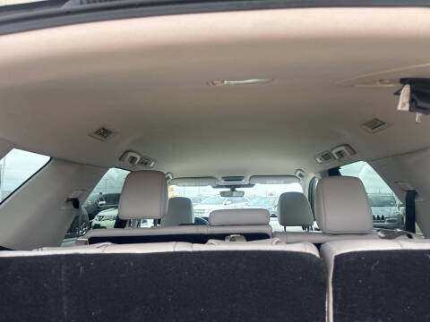 2024 Nissan Pathfinder SL