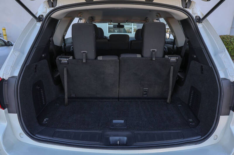 2020 Nissan Pathfinder SV