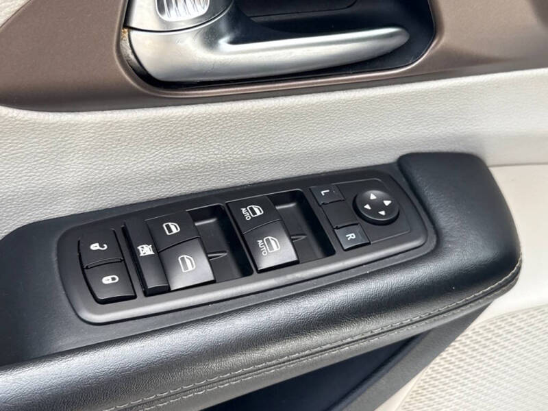 2020 Chrysler Voyager LXi