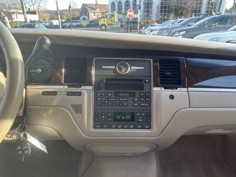 2007 Lincoln Town Car Signature