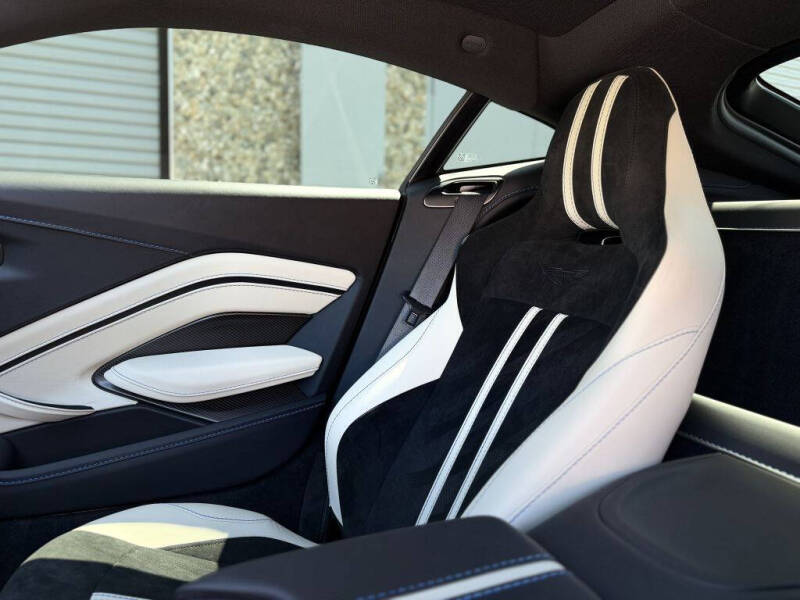 2022 Aston Martin Vantage