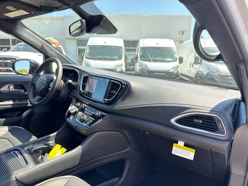 2027 Chrysler Pacifica Limited