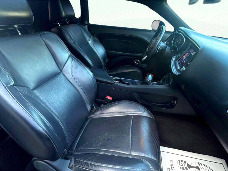 2016 Dodge Challenger SXT