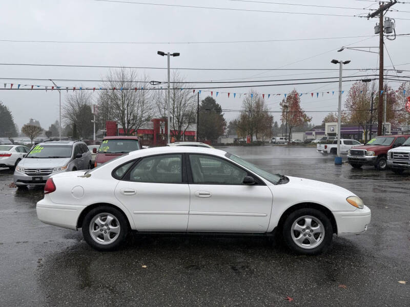 2006 Ford Taurus SE