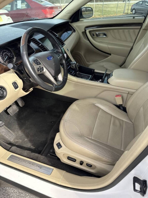 2017 Ford Taurus Limited