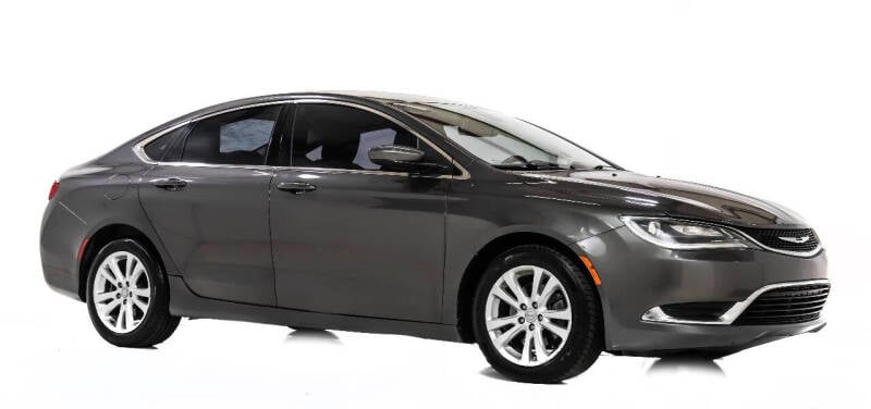 Chrysler 200's photo