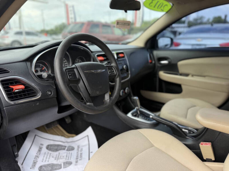 2013 Chrysler 200 LX