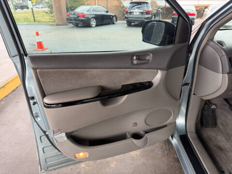 2005 Toyota Sienna LE 8 Passenger