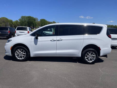 2025 Chrysler Pacifica Select