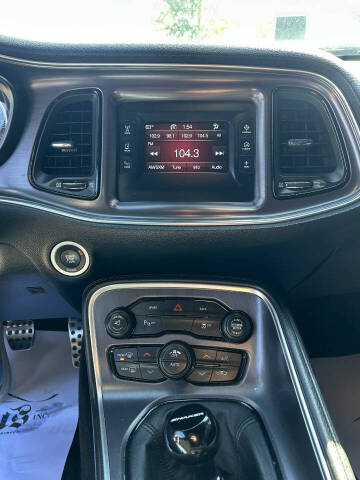 2016 Dodge Challenger R/T Shaker