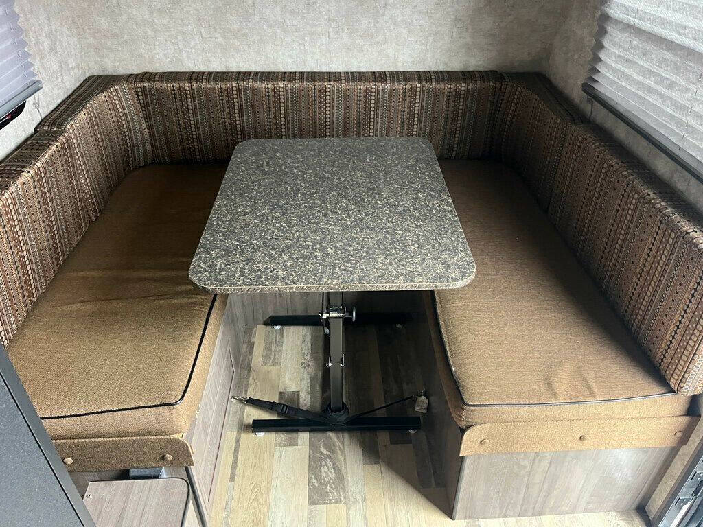2017 Winnebago Winnie Drop WD1780 19