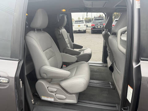 2015 Toyota Sienna XLE Premium 8-Passenger