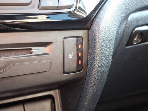 2022 Honda Pilot Touring w/Rear Captain's Chairs