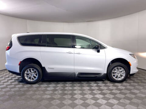 2024 Chrysler Voyager LX