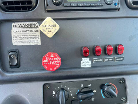 2011 Freightliner M2 106