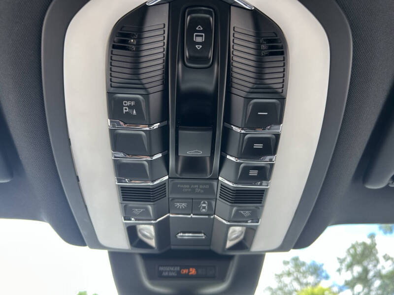 2015 Porsche Macan S