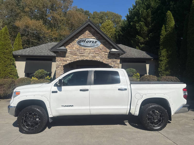 2015 Toyota Tundra SR5's photo