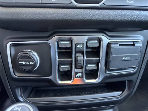 2025 Jeep Gladiator Sport