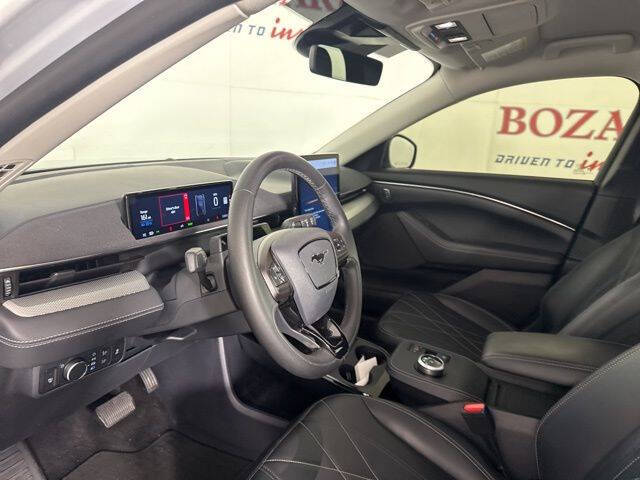 2022 Ford Mustang Mach-E Select