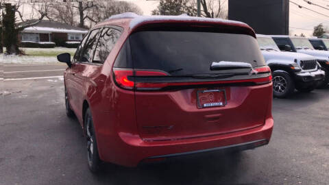 2026 Chrysler Pacifica Select