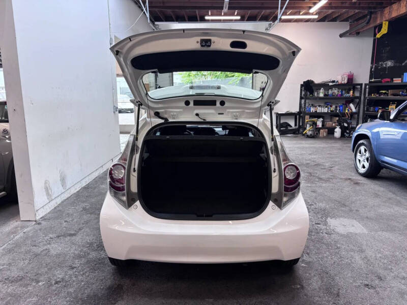 2013 Toyota Prius c