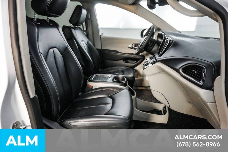 2024 Chrysler Pacifica Plug-In Hybrid Select