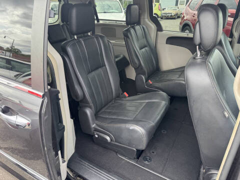 2016 Chrysler Town and Country Touring