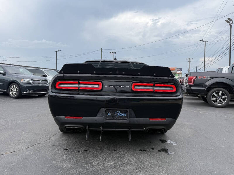 2016 Dodge Challenger 392 HEMI Scat Pack Shaker