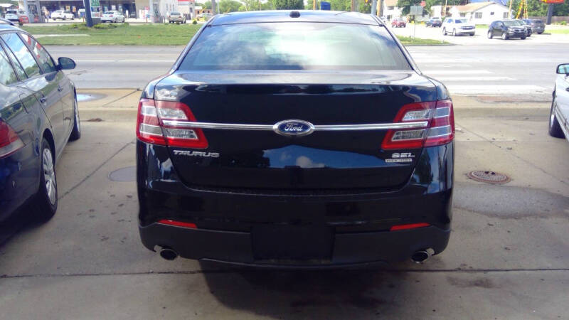 2018 Ford Taurus SEL