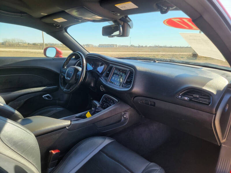 2017 Dodge Challenger SXT Plus