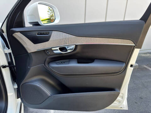 2023 Volvo XC90 Recharge T8 Ultimate Bright Theme 6P