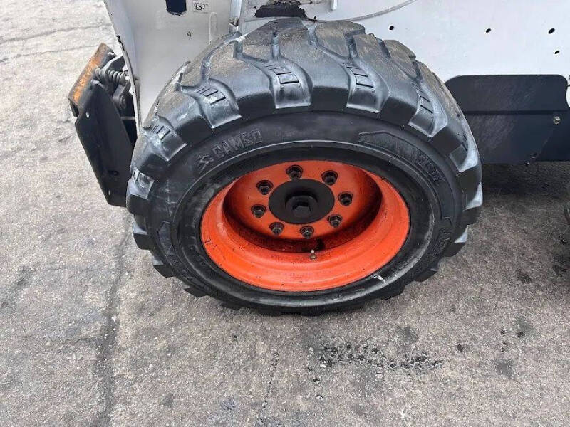 2014 Bobcat S590 TWO SPEED SKID STEER LOAD