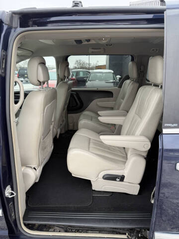 2013 Chrysler Town and Country Touring-L