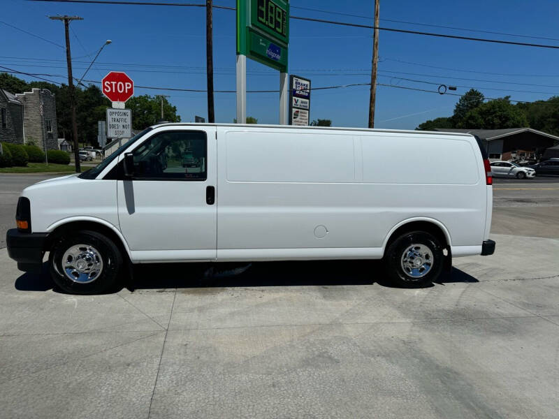 2017 Chevrolet Express Cargo Work Van photo 3