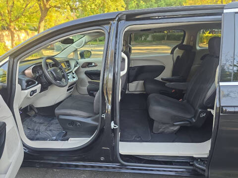 2017 Chrysler Pacifica LX