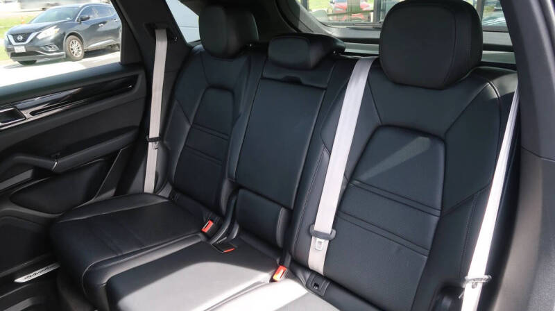 2023 Porsche Cayenne Platinum Edition