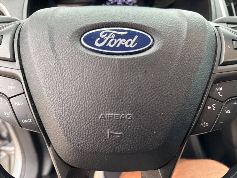 2022 Ford Edge SE