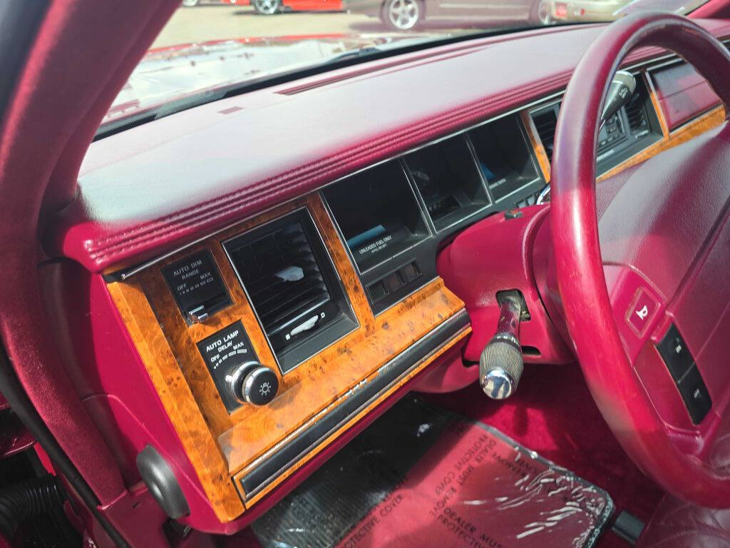 1993 Lincoln Town Car 36