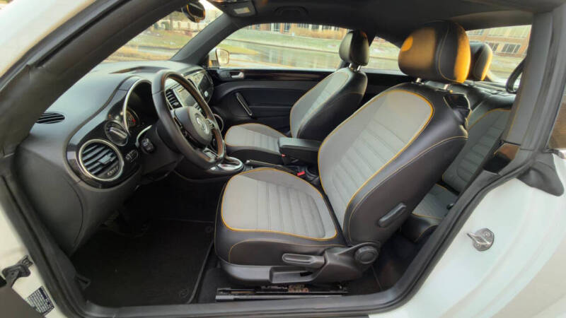 2016 Volkswagen Beetle 1.8T Dune PZEV