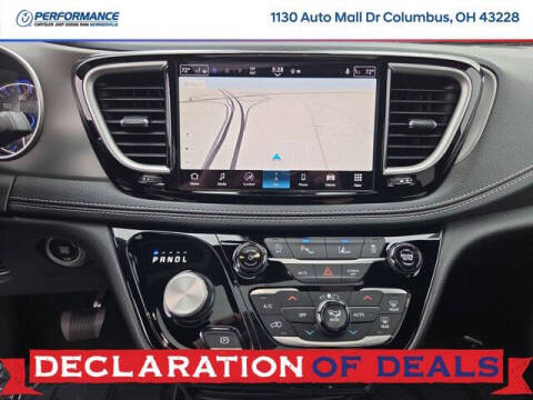 2027 Chrysler Pacifica Select