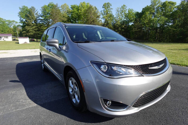 2017 Chrysler Pacifica Touring-L Plus