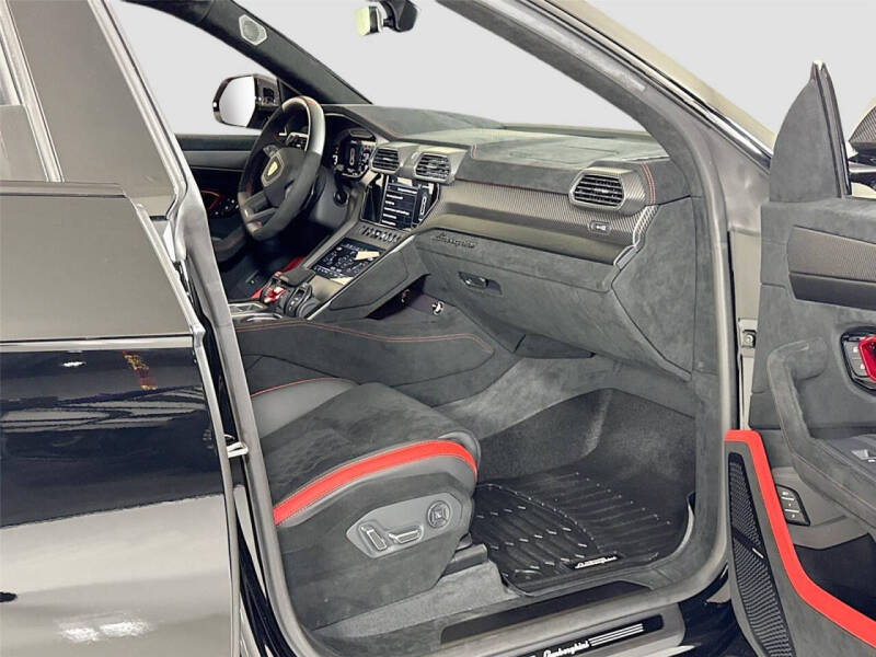 2023 Lamborghini Urus Performante