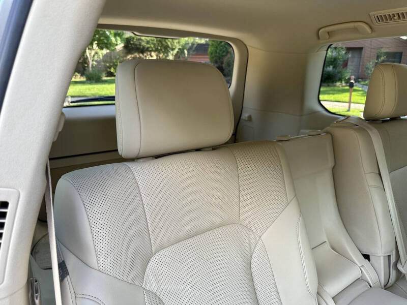 2019 Lexus LX 570 Three-Row